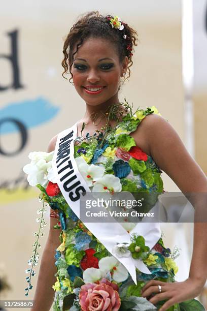Sandra Faro, Miss Universe Mauritius 2007 wearing national costume