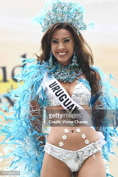 Giannina Silva, Miss Universe Uruguay 2007 wearing national costume