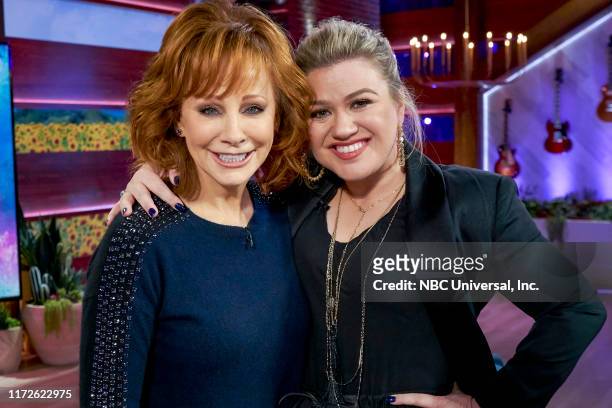 Episode 3024 -- Pictured: Reba McEntire, Kelly Clarkson --