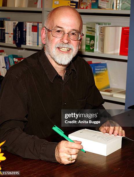 Terry Pratchett during Terry Prachett Signs His New Book Klonk! in Berlin - September 12, 2006 in Berlin, Berlin, Germany.