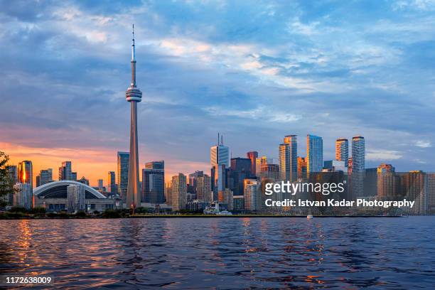 toronto skyline at sunset, canada - toronto stock pictures, royalty-free photos & images