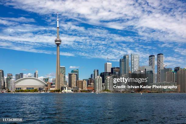 downtown cityscape with cn tower, toronto, ontario, canada - toronto downtown stock pictures, royalty-free photos & images