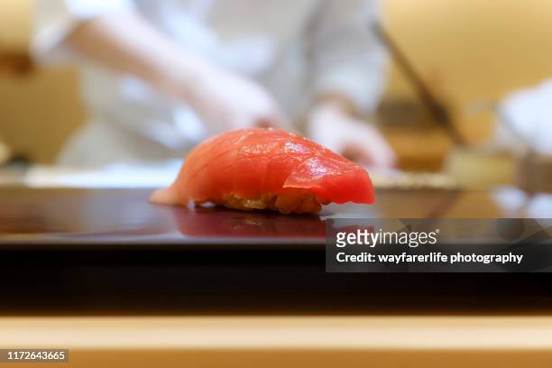 closeup fatty blue fine or red tuna sushi serving on a black plate in a japanese restaurant - nigiri stockfoto's en -beelden