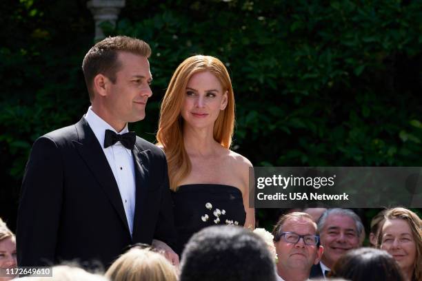 One Last Con" Episode 910 -- Pictured: Gabriel Macht as Harvey Specter, Sarah Rafferty as Donna Paulsen --