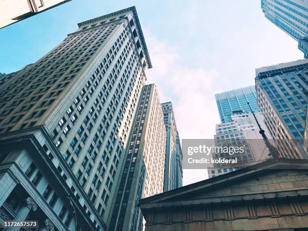 wall street - aandelen beurs stockfoto's en -beelden