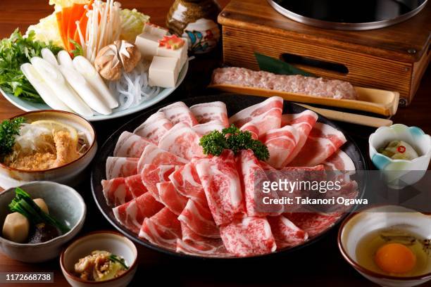 sukiyaki shabu shabu japanese food - sukiyaki stock-fotos und bilder