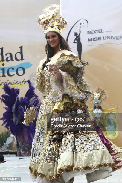 Jimena Elias, Miss Universe Peru 2007 wearing national costume