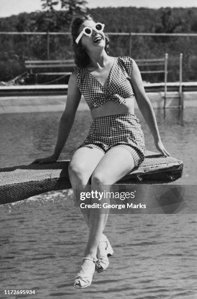 summer girl - 1950 sunglasses stockfoto's en -beelden