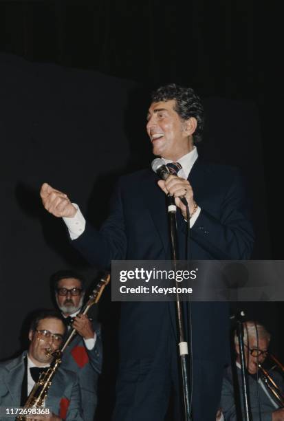 American actor and singer Dean Martin sings at the Variety Club Luncheon being held in his honour at the Hilton Hotel in London, UK, 7th May 1873.