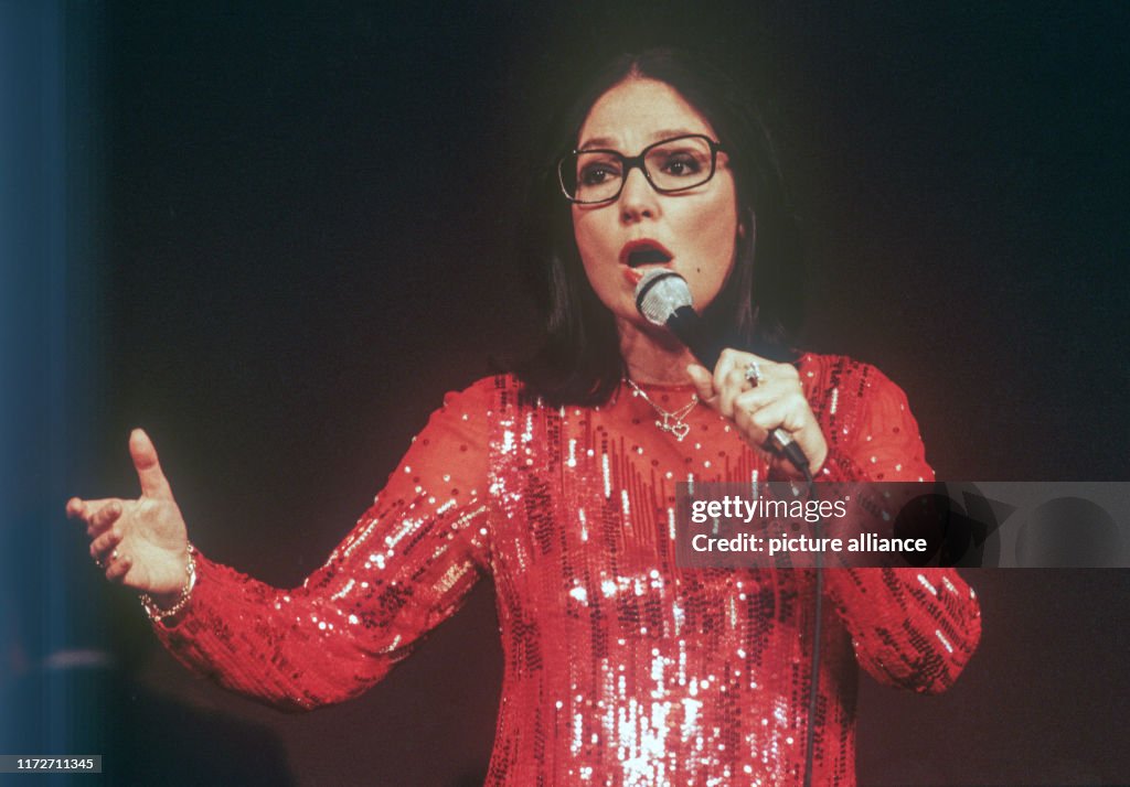 Nana Mouskouri