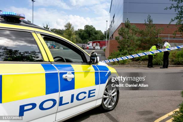 crime scene with side of police car and cordon tape with two officers - london attacks stockfoto's en -beelden