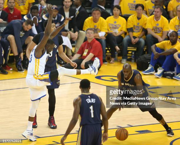 Golden State Warriors' Draymond Green fights for The ball against New Orleans Pelicans' Quincy Pondexter in the first quarter of Game 2 of the first...