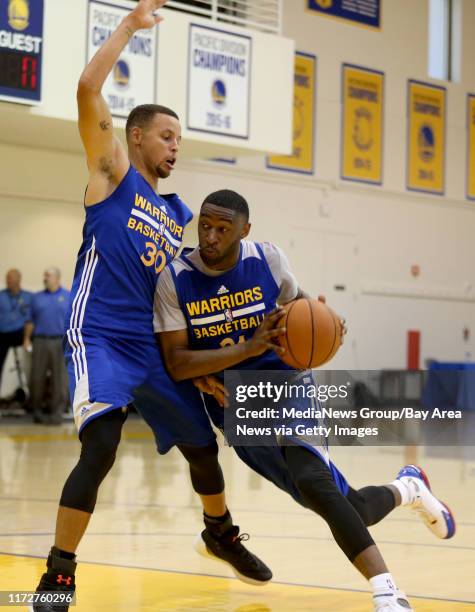 Golden State Warriors' Stephen Curry guards teammate Ian Clark during practice in Oakland, Calif., on Tuesday, Sept. 27, 2016.