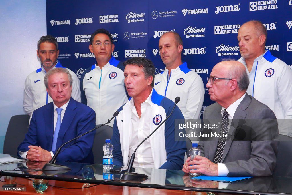 Cruz Azul Unveils New Coach Dante Siboldi