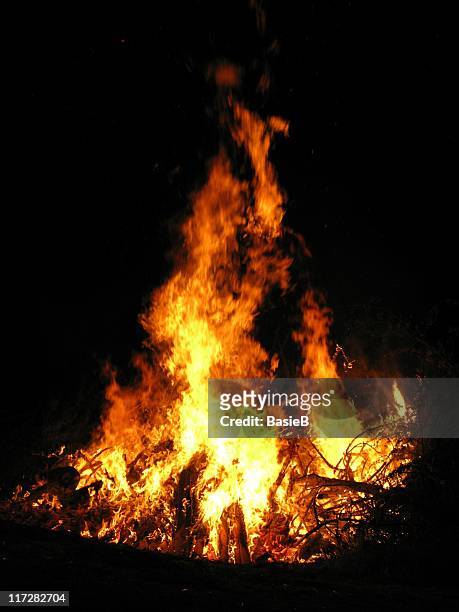 fogueira - mid summer fire - fotografias e filmes do acervo