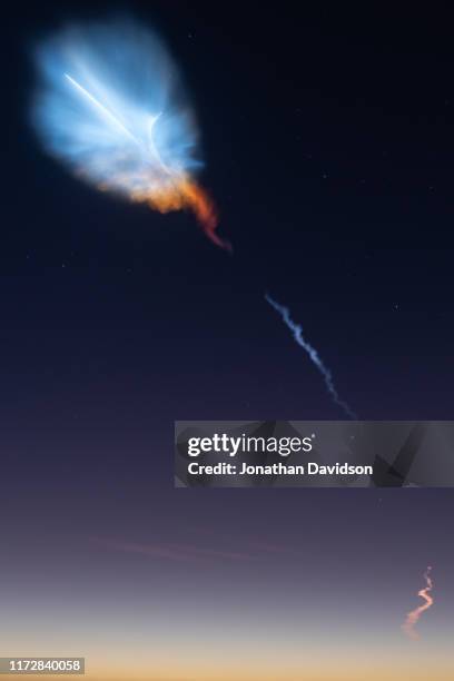 Rocket Separation Pattern Rocket Separation Fotografías e imágenes de stock - Getty Images