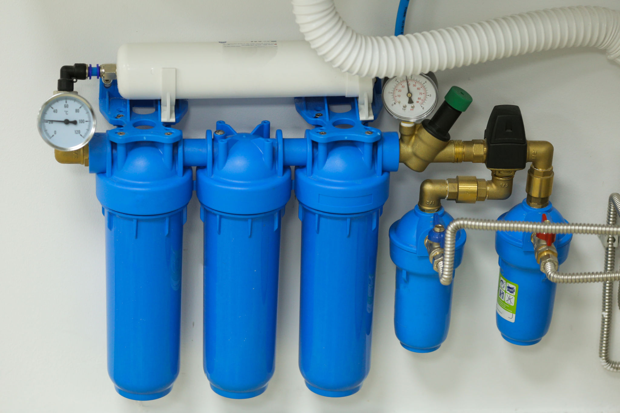 cleaning water filter