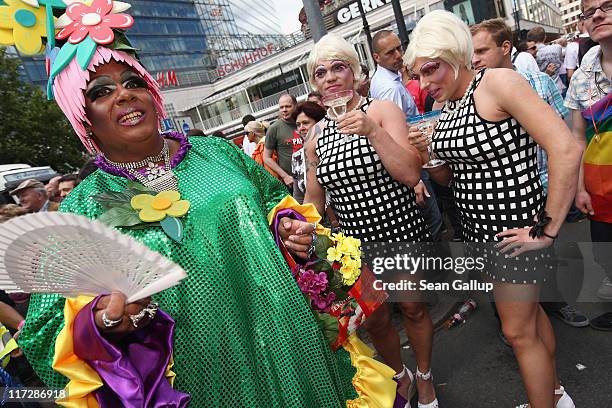 Drag Parade Drag Queen Parade Photos and Premium High Res Pictures - Getty Images