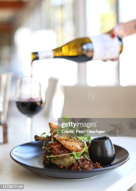 pouring vino tinto. - comida gourmet fotografías e imágenes de stock