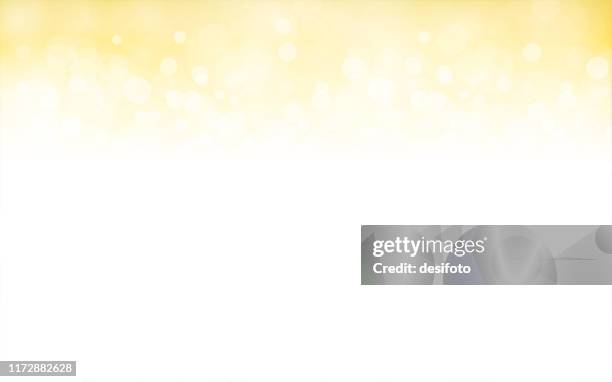 golden, blass gelb und weiß gefärbt schimmernd glänzenden sternenlook frohe weihnachten, neujahr festliche hintergrund stock vektor-illustration. - sparkler stock-grafiken, -clipart, -cartoons und -symbole