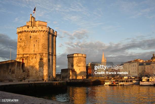 la rochelle towers ( france) - la rochelle bildbanksfoton och bilder