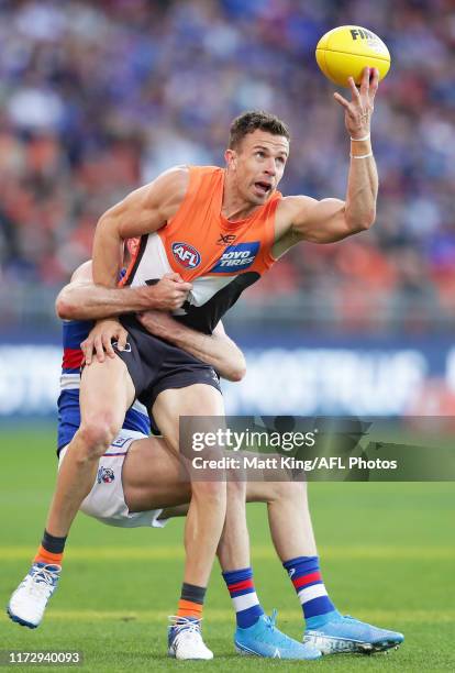 Brett Deledio of the Giants is challenged by Hayden Crozier of the Bulldogs during the AFL 2nd Elimination Final match between the Greater Western...