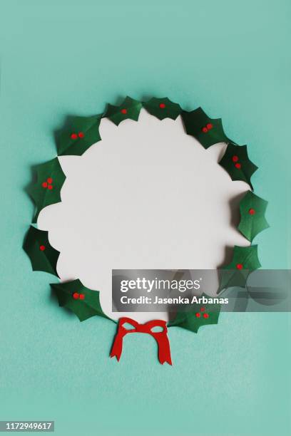 christmas paper wreath - christmas wrapping paper stock pictures, royalty-free photos & images