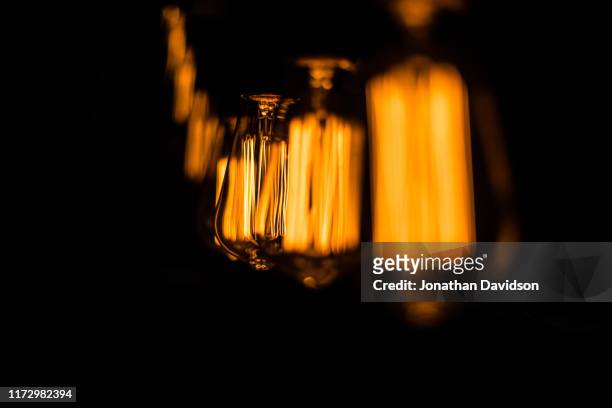 edison lightbulbs - edison bulb stockfoto's en -beelden