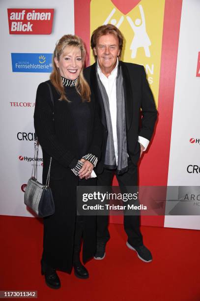 Howard Carpendale and his wife Donnice Pierce attend the 'Helden des Alltags' Gala at Theater Kehrwieder on October 1, 2019 in Hamburg, Germany.