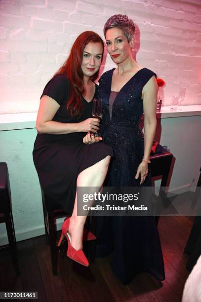 Book author Anna Zimt and Cheryl Shepard attend the 'Helden des Alltags' Gala at Theater Kehrwieder on October 1, 2019 in Hamburg, Germany.