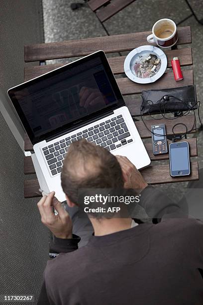 Smoking Computer Photos and Premium High Res Pictures - Getty Images