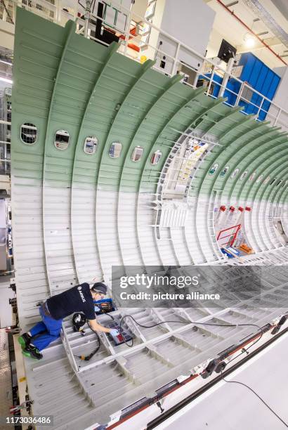 Airbus A320 Assembly At Hamburg Factory Photos and Premium High Res ...