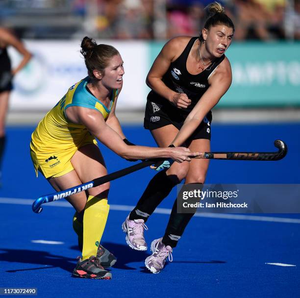 Olivia Merry of New Zealand contests the ball with Georgina Morgan of Australia during the 2019 Oceania Cup match between the Australian Hockeyroos...