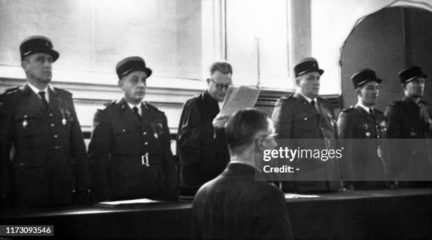 Picture taken on February 13, 1953 at the military tribunal of Bordeaux showing the Court President Marcel Nussy de Saint-Saëns announcing the...
