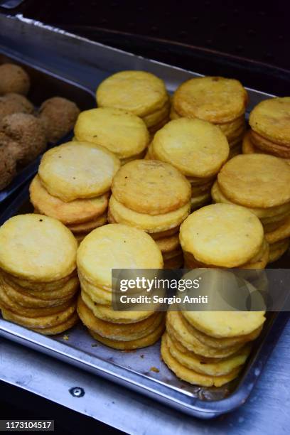 chinese potato cakes - pastel de patata fotografías e imágenes de stock