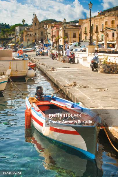 colourful fisherman boat tied to the dock in lipari - aeolian islands 個照片及圖片檔