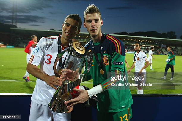 David de Gea and Alvaro Dominguez of Spain pose with the winners trophy after their sides 2-0 victory during the UEFA European Under-21 Championship...