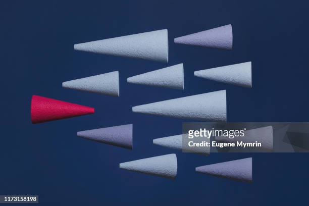 abstract multi-colored arrows on colored background - rivaliteit stockfoto's en -beelden
