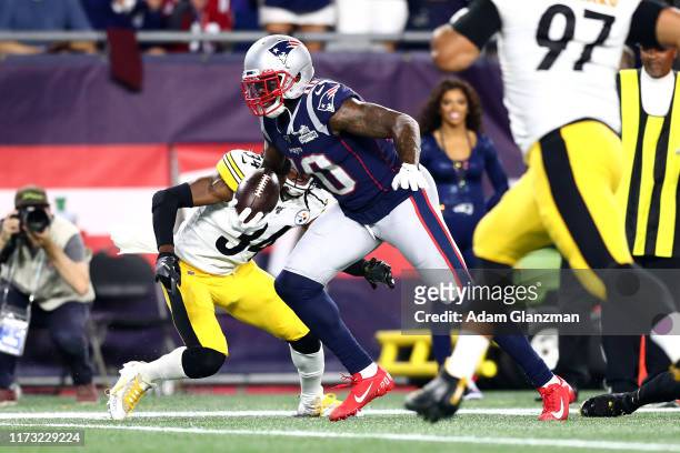 Josh Gordon of the New England Patriots runs on his way to scoring a 20-yard receiving touchdown during the first quarter against the Pittsburgh...