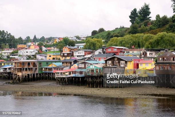 colourful palafitos in castro, chiloé island, chile - castro chiloé island stock pictures, royalty-free photos & images