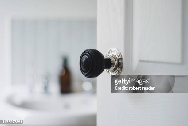 bathroom door handle - manilla fotografías e imágenes de stock