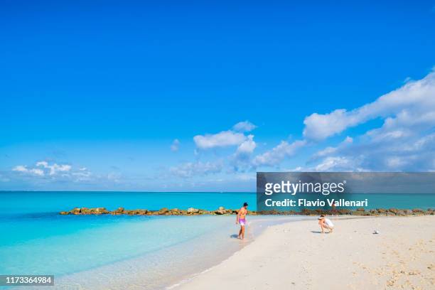 turks and caicos, providenciales - grace bay beach - grand bahama stock pictures, royalty-free photos & images
