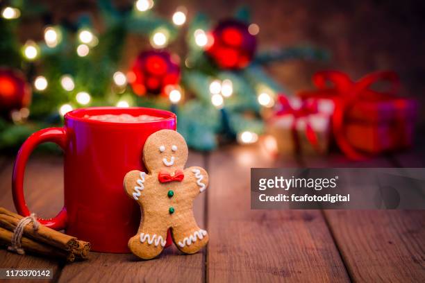 homemade hot chocolate mug and gingerbread cookie on christmas table - gingerbread biscuit stock pictures, royalty-free photos & images
