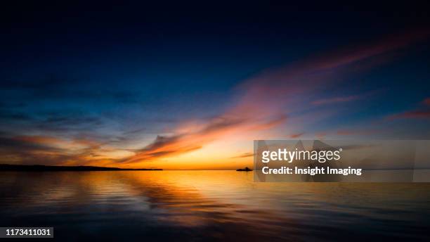 stunning lake sunset - lake superior stock-fotos und bilder