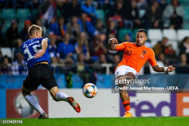 Memphis Depay of Netherlands scores his teams 3rd goal during the UEFA Euro 2020 Qualifier group C match between Estonia and Netherlands at A le Coq...