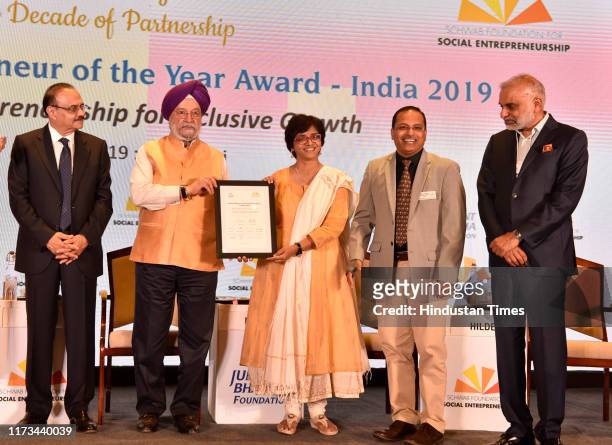 Hardeep Singh Puri ,Union Urban Affairs and Civil Aviation Minister presents the The Social Entrepreneur of the Year India 2019 award to Shanti...