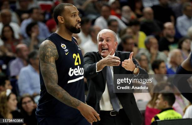 Zeljko Obradovic of Fenerbahce Beko gives tactics to his player Derrick Williams during the Turkish Airlines EuroLeague basketball match between Real...