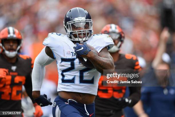 Derrick Henry of the Tennessee Titans runs with the ball against the Cleveland Browns at FirstEnergy Stadium on September 08, 2019 in Cleveland, Ohio.