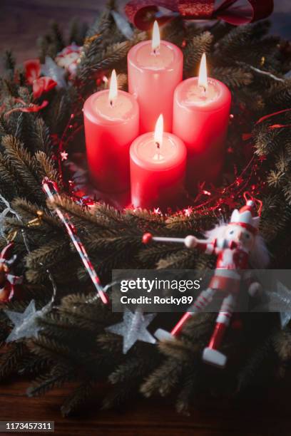 christmas decoration and ornaments, advent wreath with nutcracker - advent wreath stock pictures, royalty-free photos & images