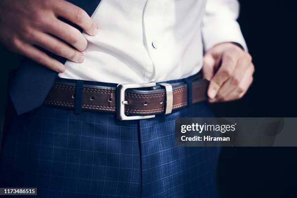 buckle up, je gaat trouwen - cropped trousers stockfoto's en -beelden